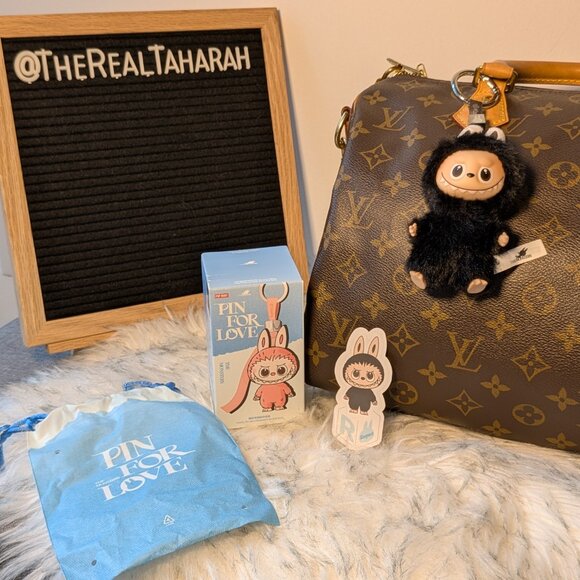 THE MONSTERS Pin for Love Vinyl Plush – R Pendant and Charm Bundle - Picture 2 of 4